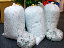 mehrere Säcke mit Flocken