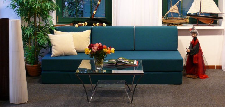 Monstrum als Sofa